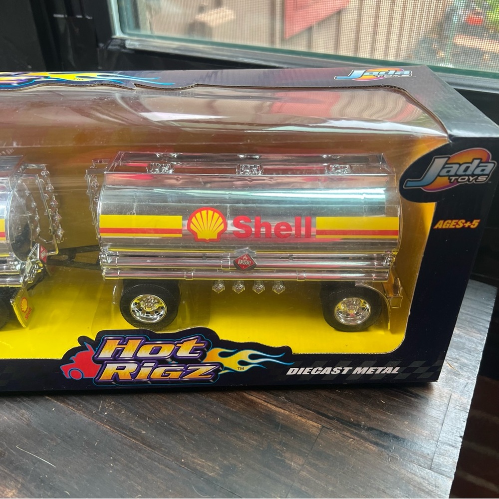 Shell Tanker Truck Toy - Yellow Hot Rigz - Picture 4 of 10